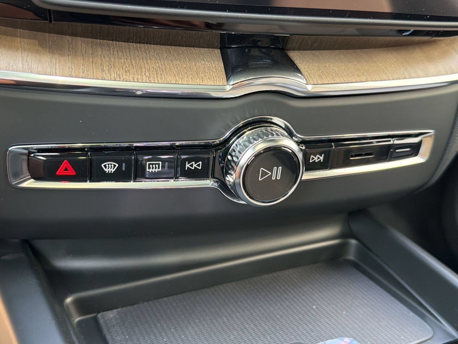New 2026 Volvo XC60 B5 Plus w/ Climate Package AWD/4WD image 15