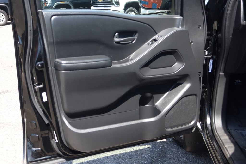 Used 2025 Nissan Frontier S RWD image 17