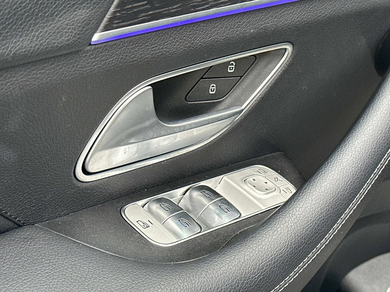 Used 2025 Mercedes-Benz GLS 580 4MATIC image 19