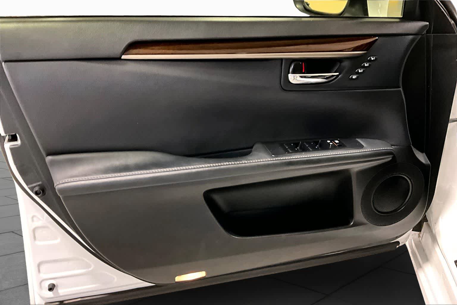 Used 2014 Lexus ES 350 w/ Luxury Package FWD image 21