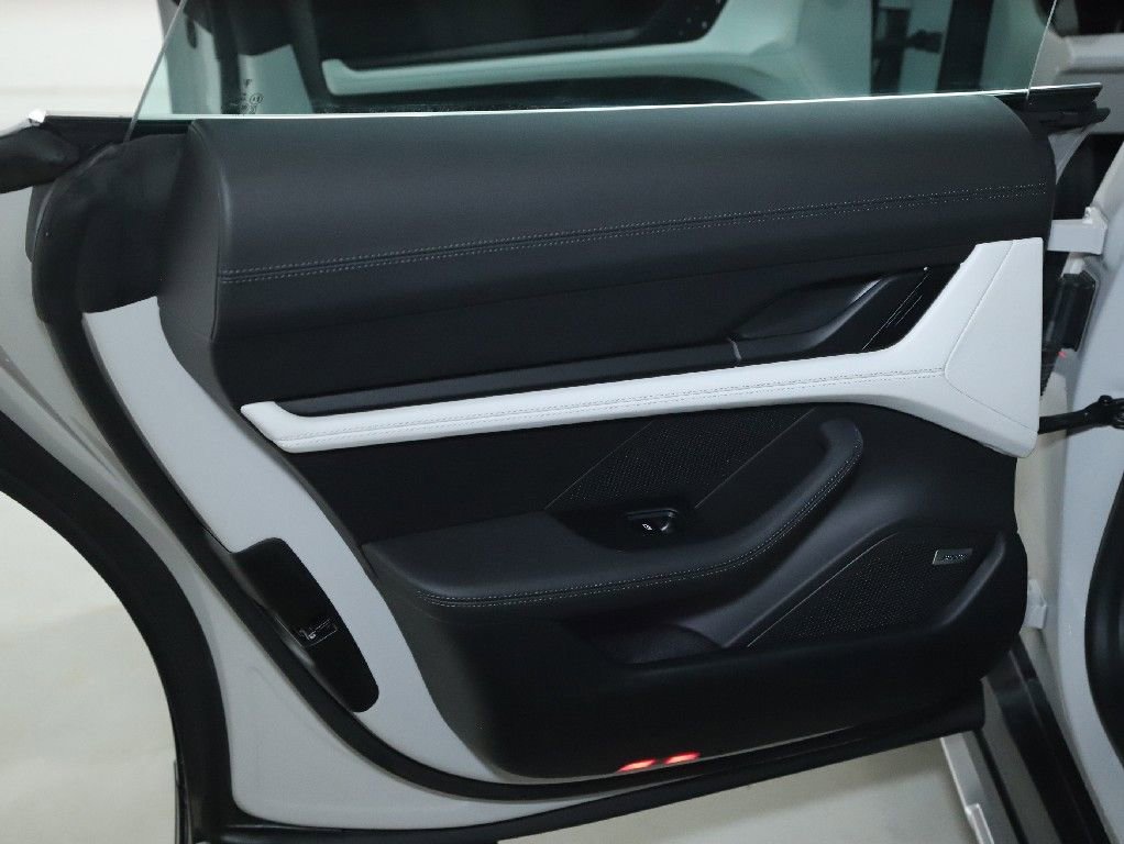 Used 2022 Porsche Taycan 4S AWD/4WD image 15