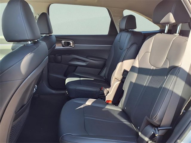 New 2025 Kia Sorento EX image 17