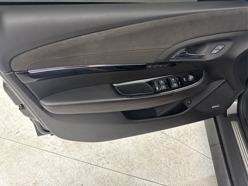 Used 2015 Chevrolet SS RWD image 31