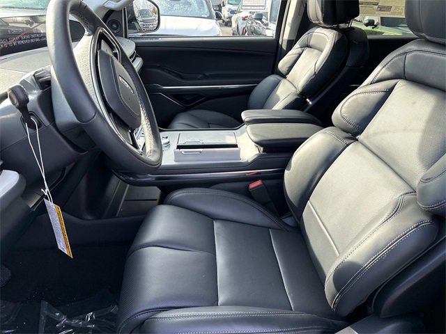 New 2025 Lincoln Navigator Reserve image 22