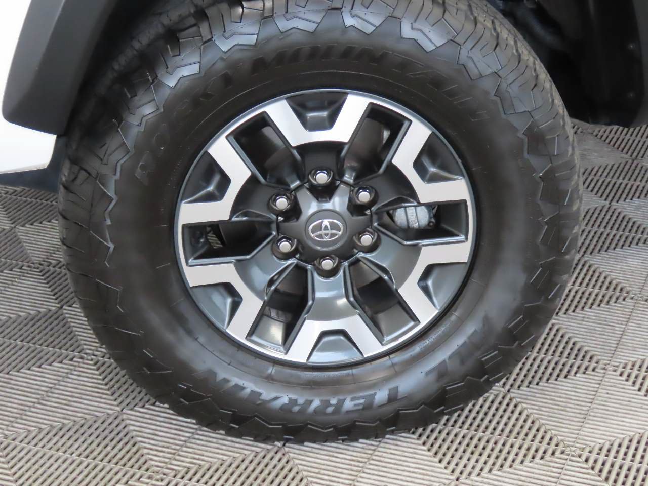 Used 2023 Toyota Tacoma TRD Off-Road AWD/4WD image 5