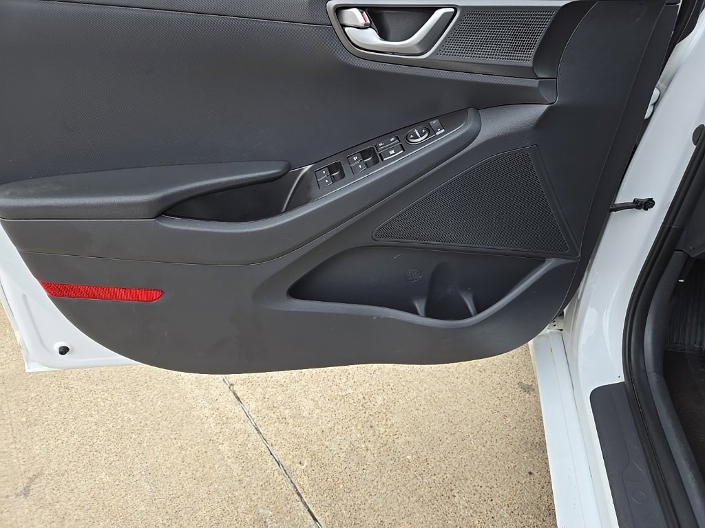 Used 2020 Hyundai Ioniq SE image 13