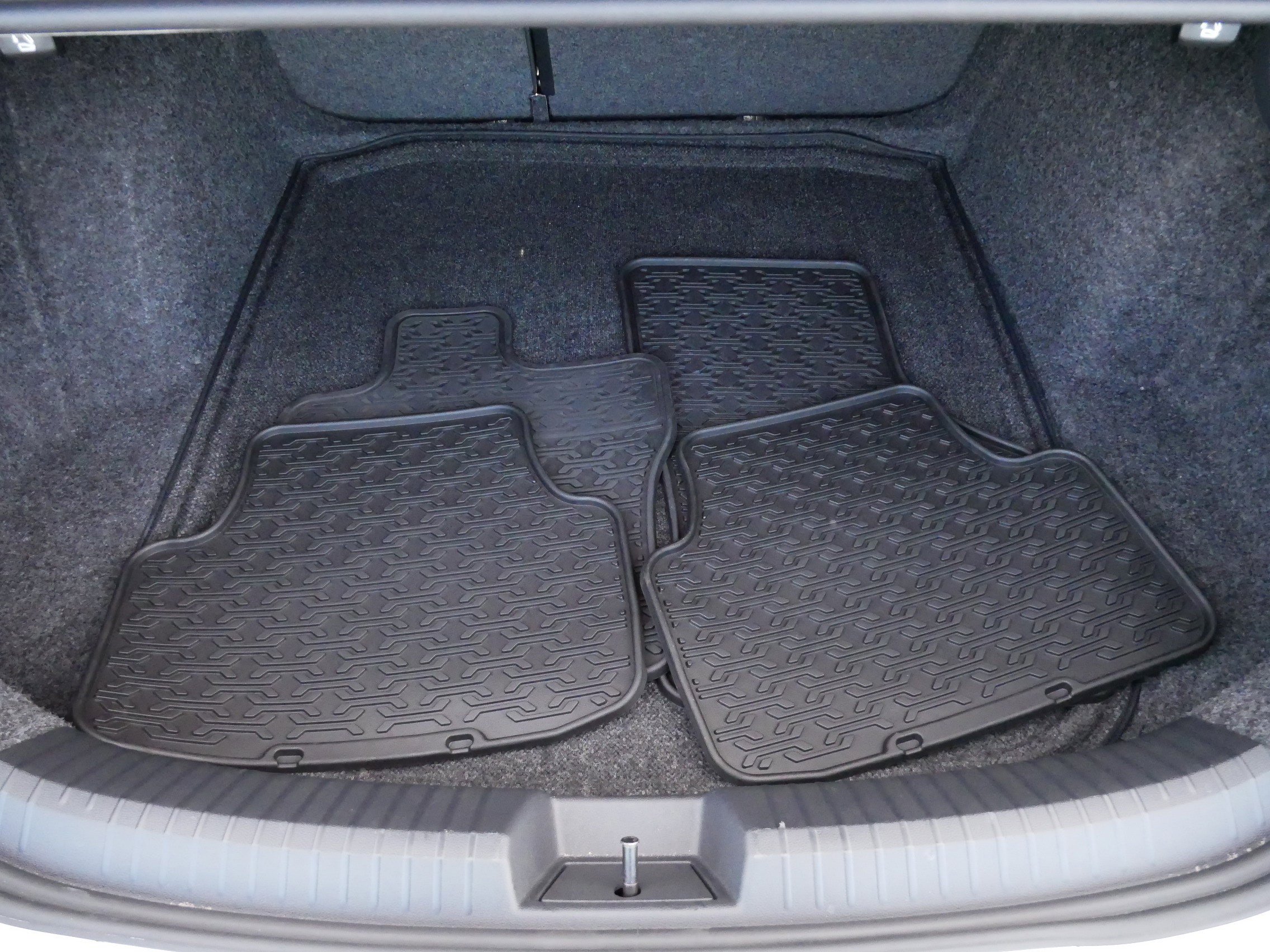 Certified 2025 Volkswagen Jetta SEL image 18