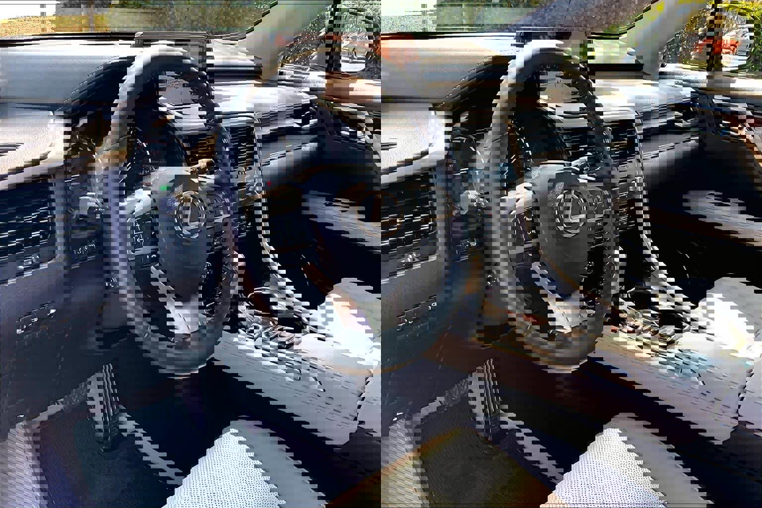 Used 2018 Lexus RX 450h AWD w/ Premium Package image 18