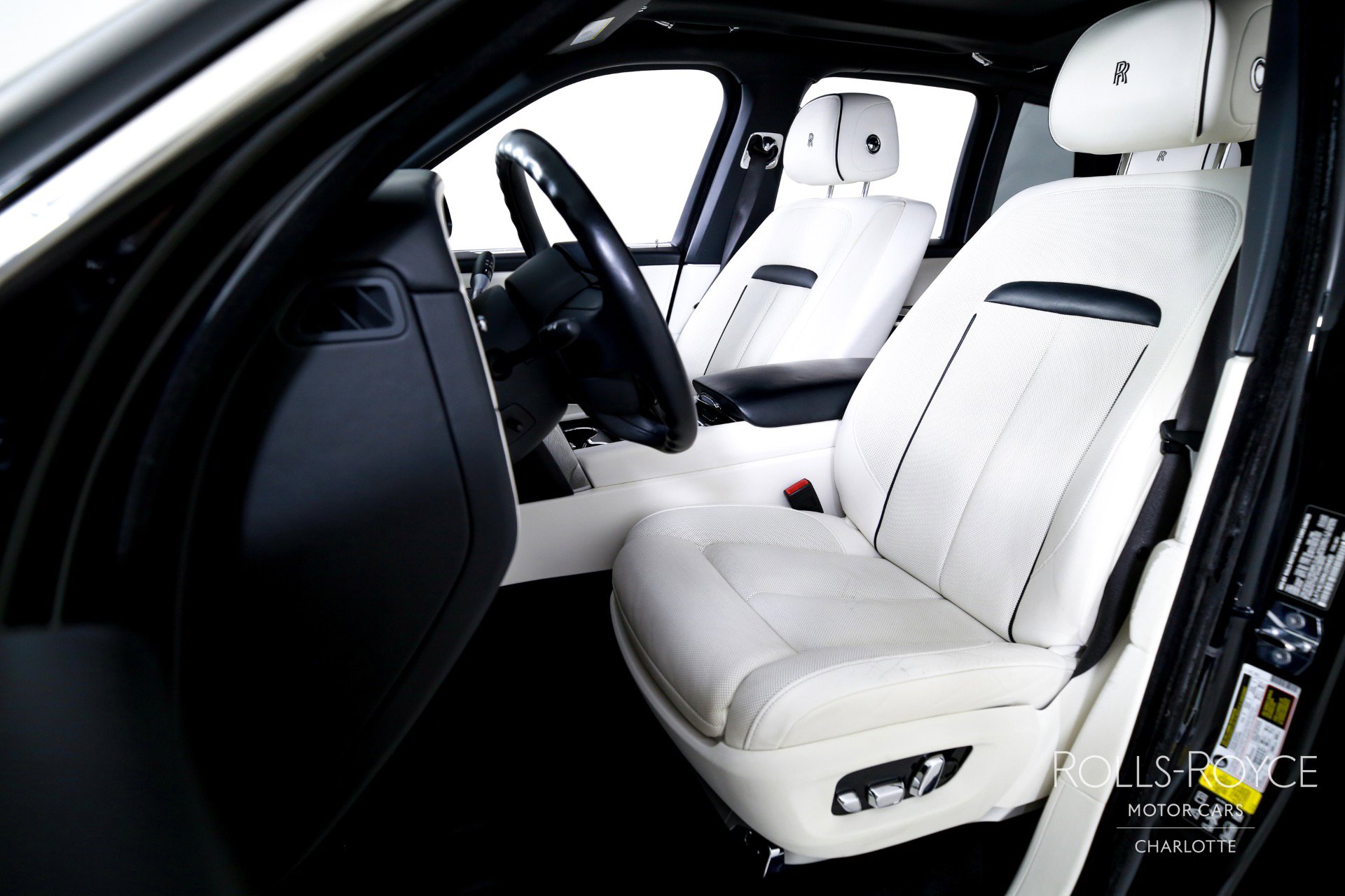 Used 2022 Rolls-Royce Cullinan image 12