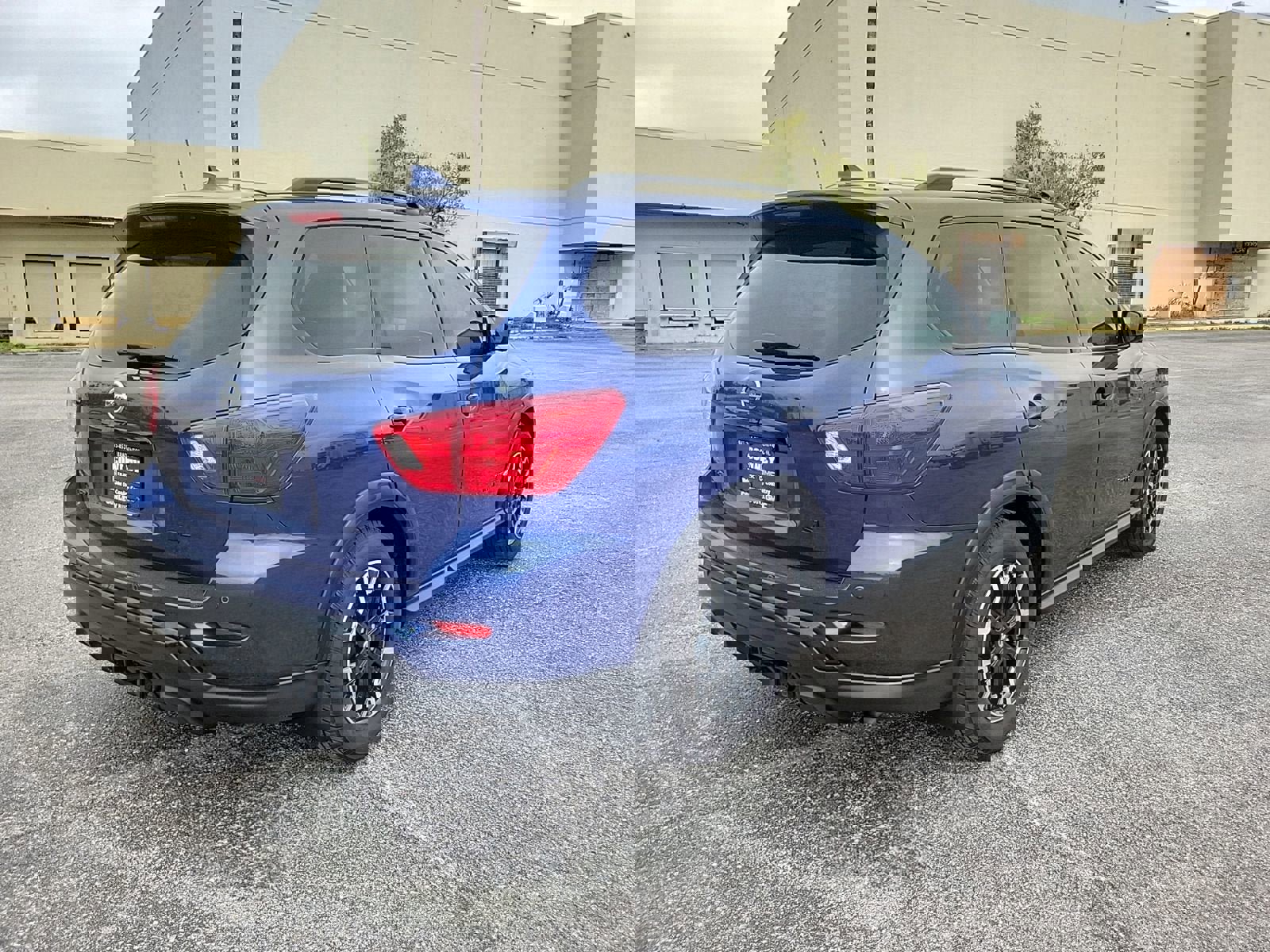 Used 2020 Nissan Pathfinder SL image 6