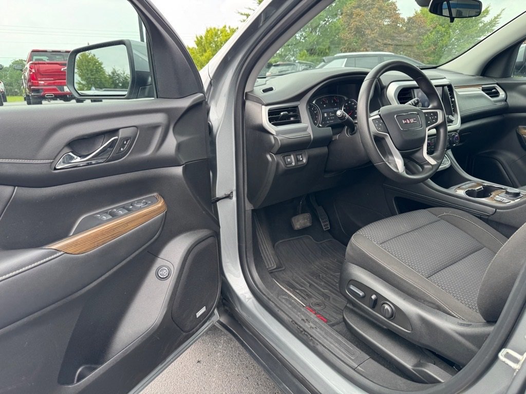 Used 2023 GMC Acadia SLE w/ Driver Convenience Package image 16