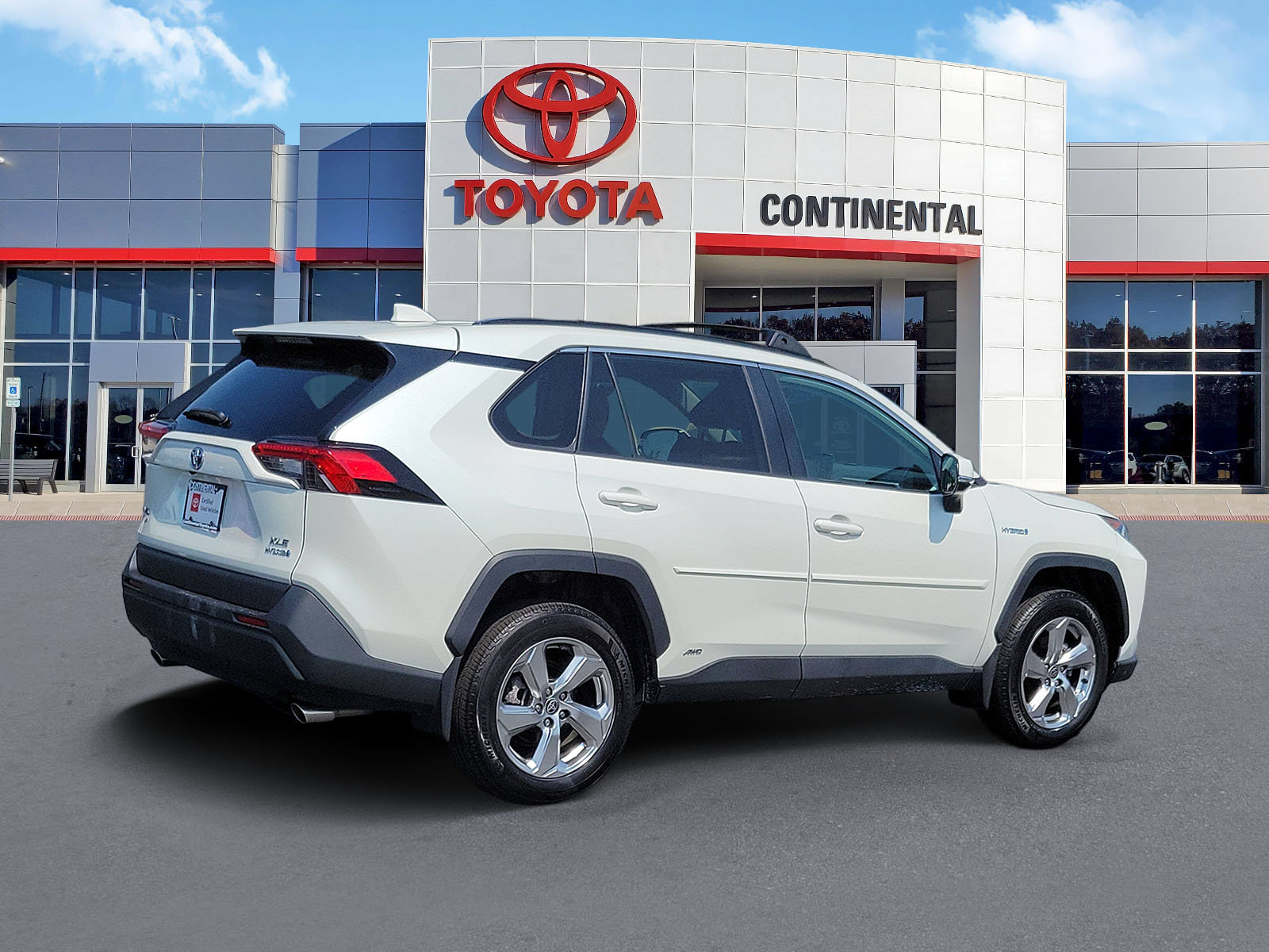 Certified 2021 Toyota RAV4 XLE Premium AWD/4WD image 5