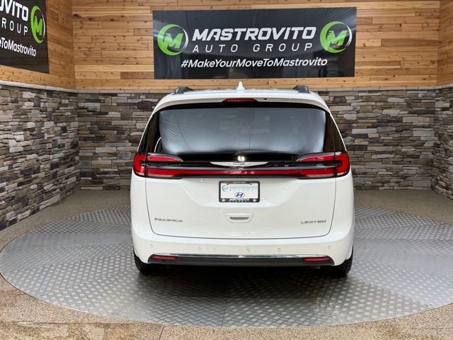 Used 2022 Chrysler Pacifica Limited FWD image 8