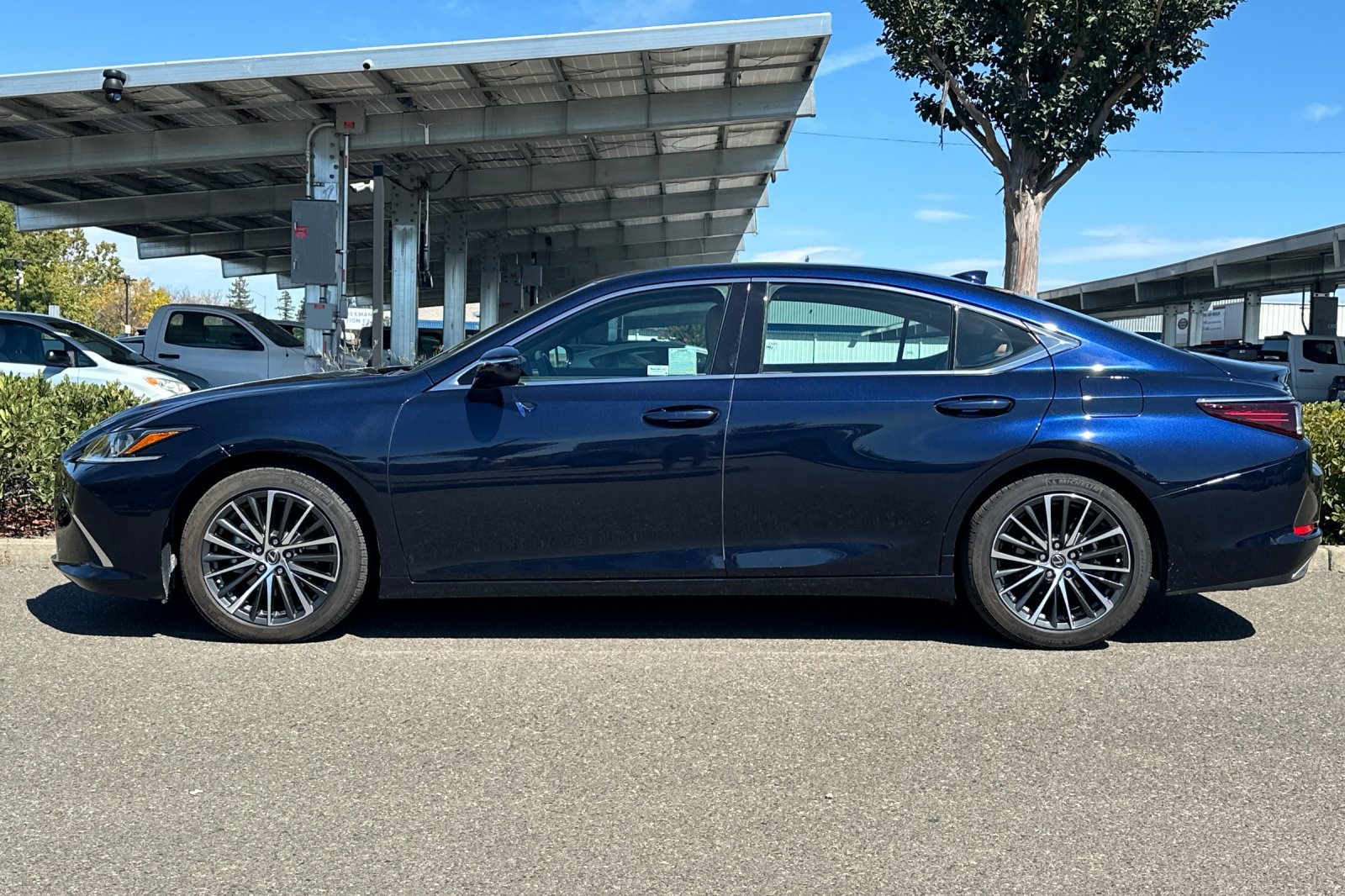 Used 2024 Lexus ES 350 w/ Premium Package FWD image 7