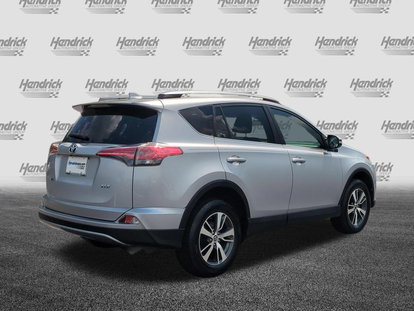 Used 2017 Toyota RAV4 XLE FWD image 10