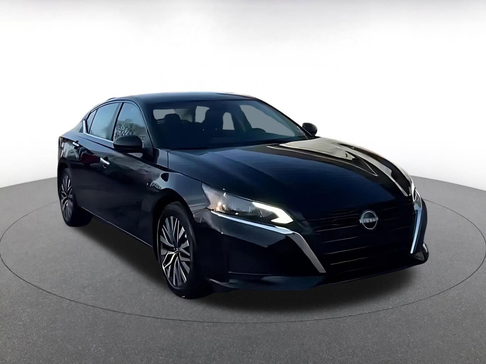 Used 2025 Nissan Altima 2.5 SV FWD image 3