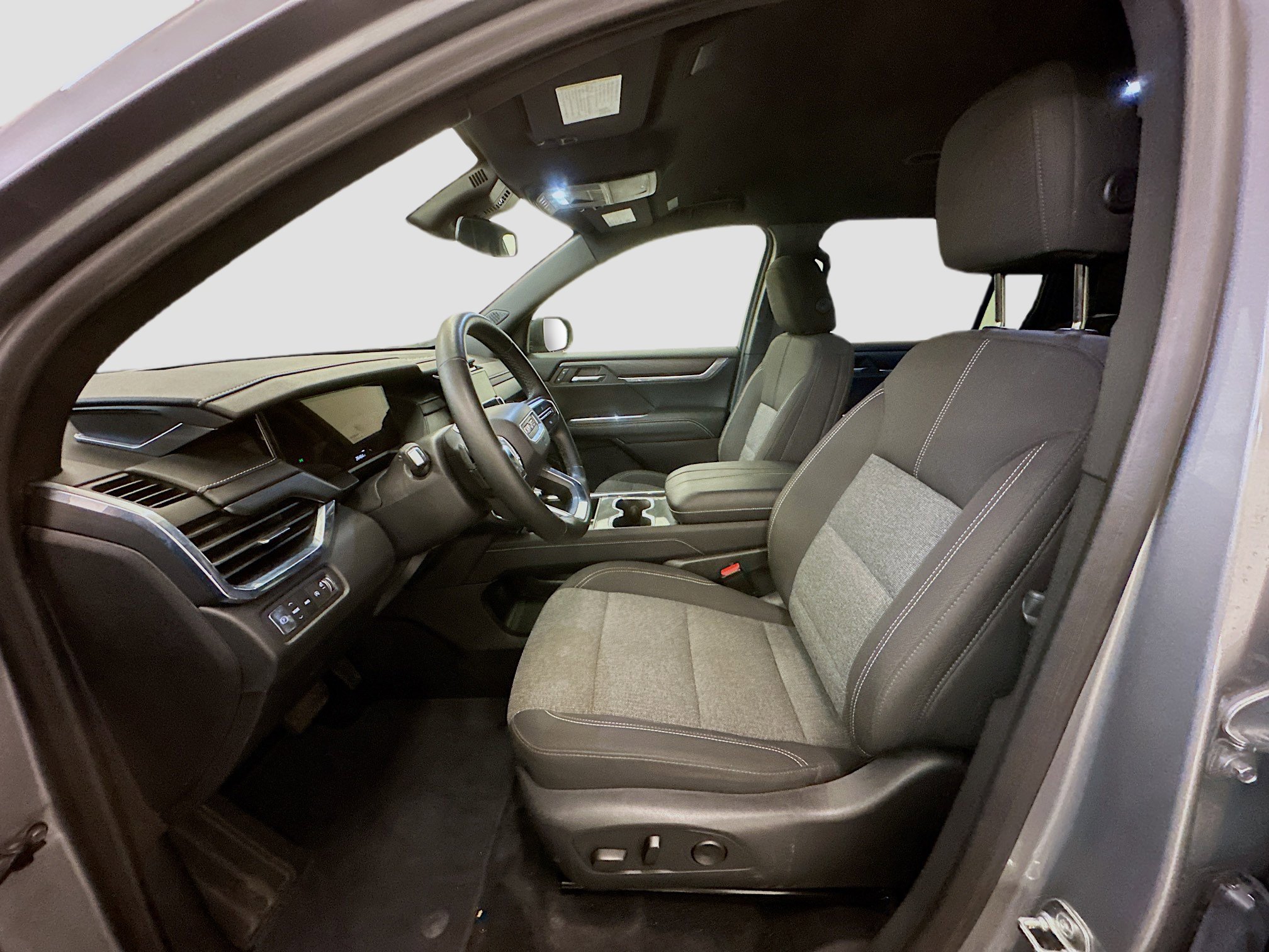 Used 2025 GMC Acadia Elevation image 13