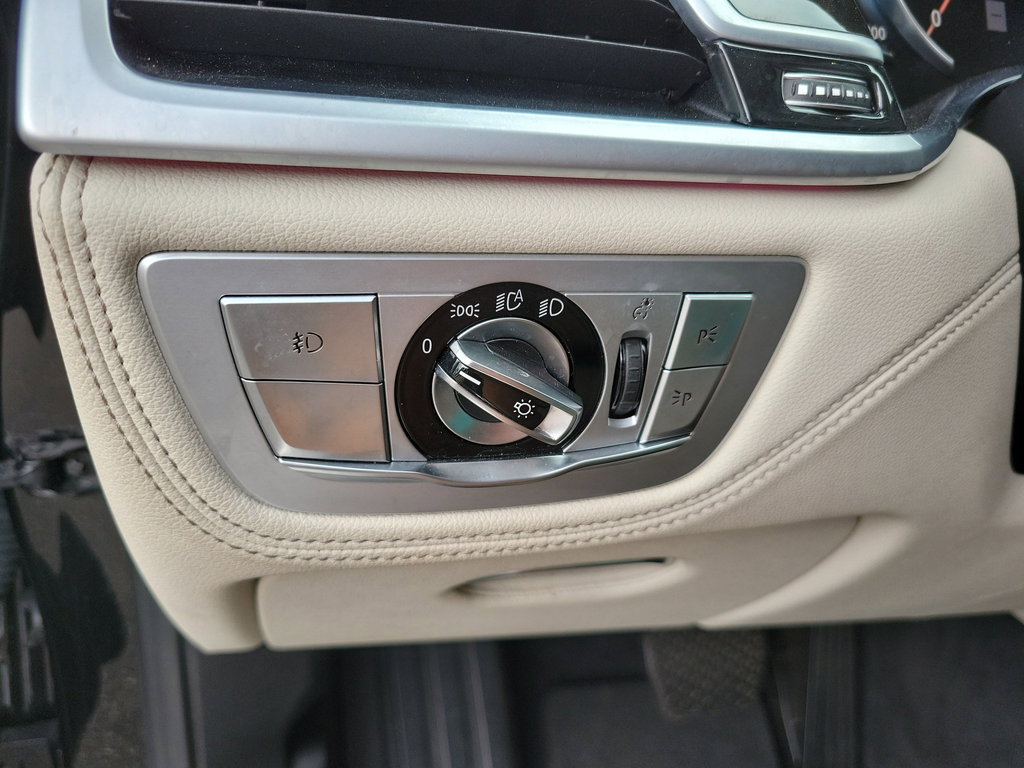 Used 2018 BMW 750i xDrive image 32