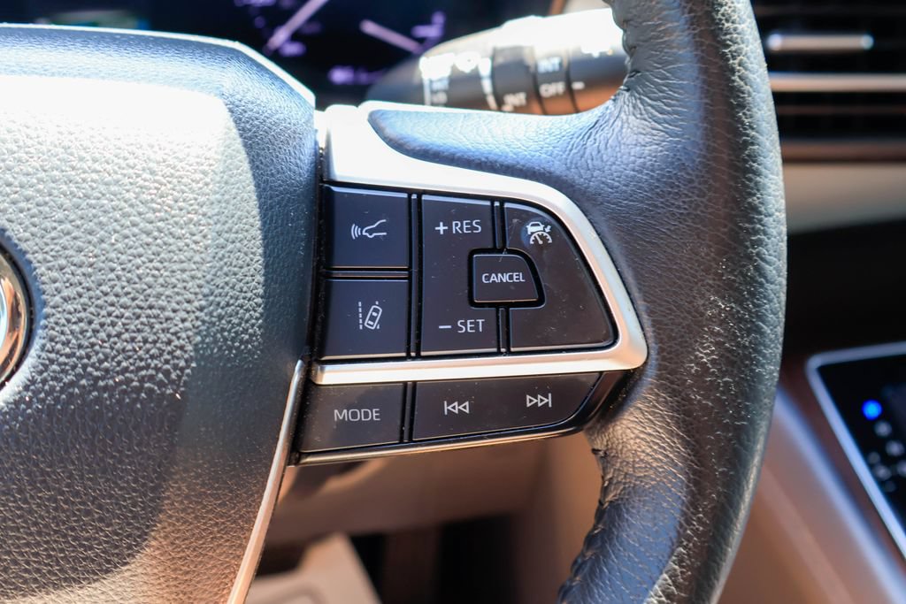 Used 2021 Toyota Sienna XLE FWD image 16