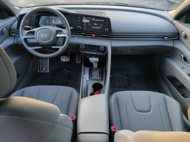 Certified 2025 Hyundai Elantra Sport FWD image 14