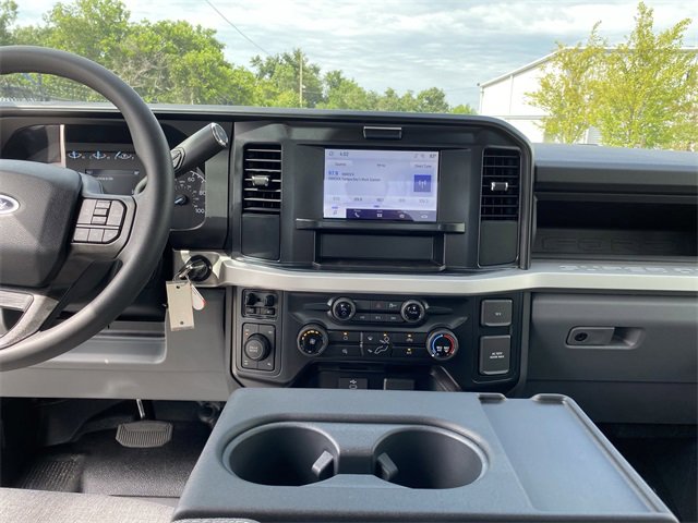 New 2025 Ford F250 XL w/ XL Chrome Package image 29