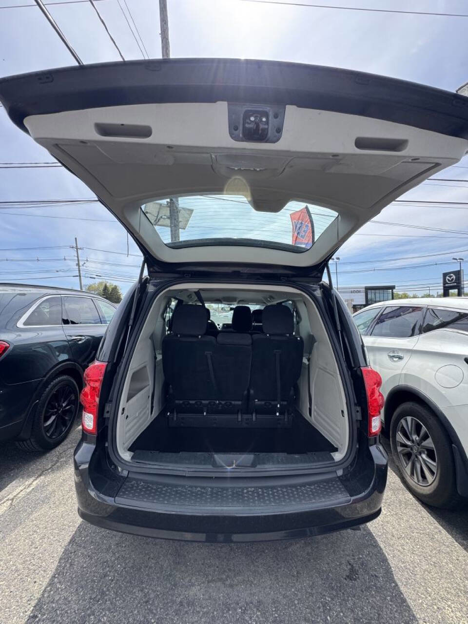 Used 2014 Dodge Grand Caravan American Value Package FWD image 16