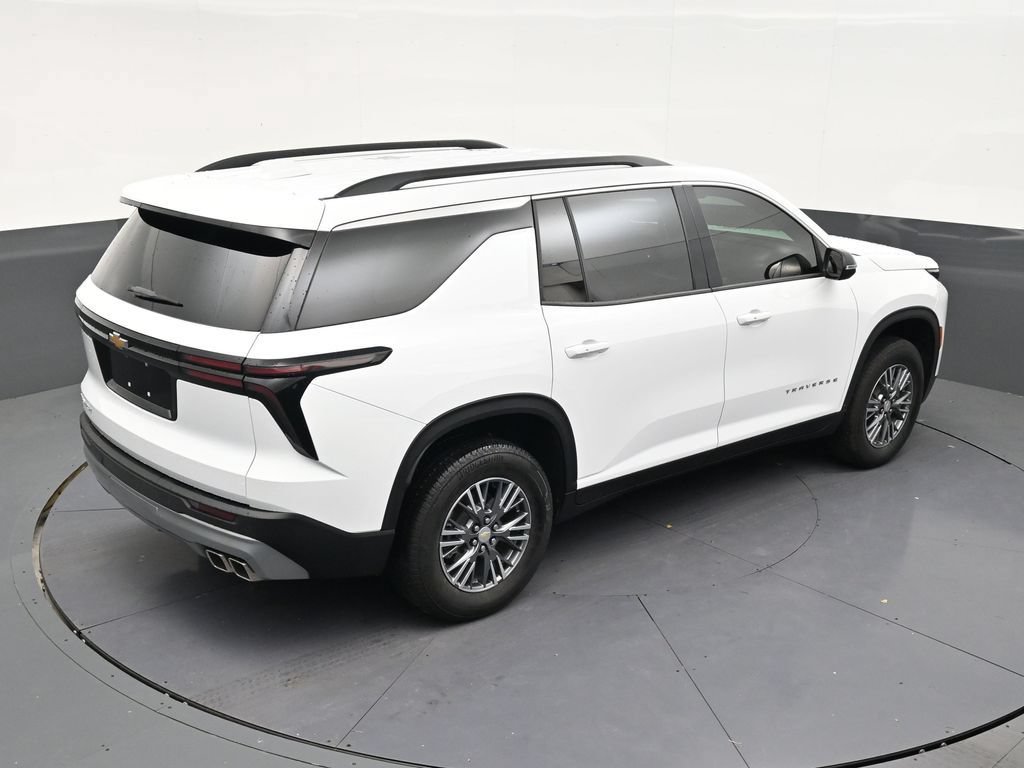 Used 2025 Chevrolet Traverse LT FWD image 16