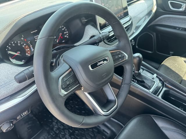 Used 2025 Jeep Compass Latitude AWD/4WD image 13
