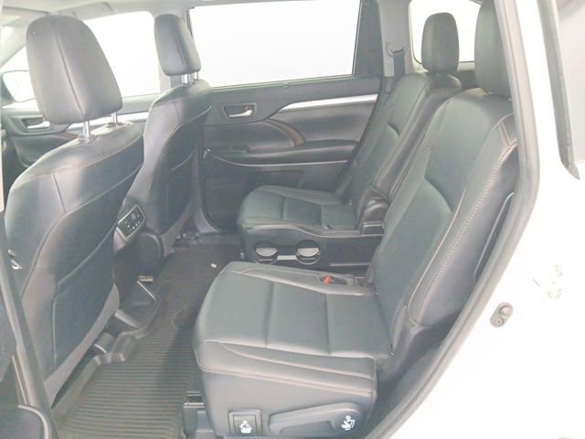 Used 2019 Toyota Highlander XLE image 10