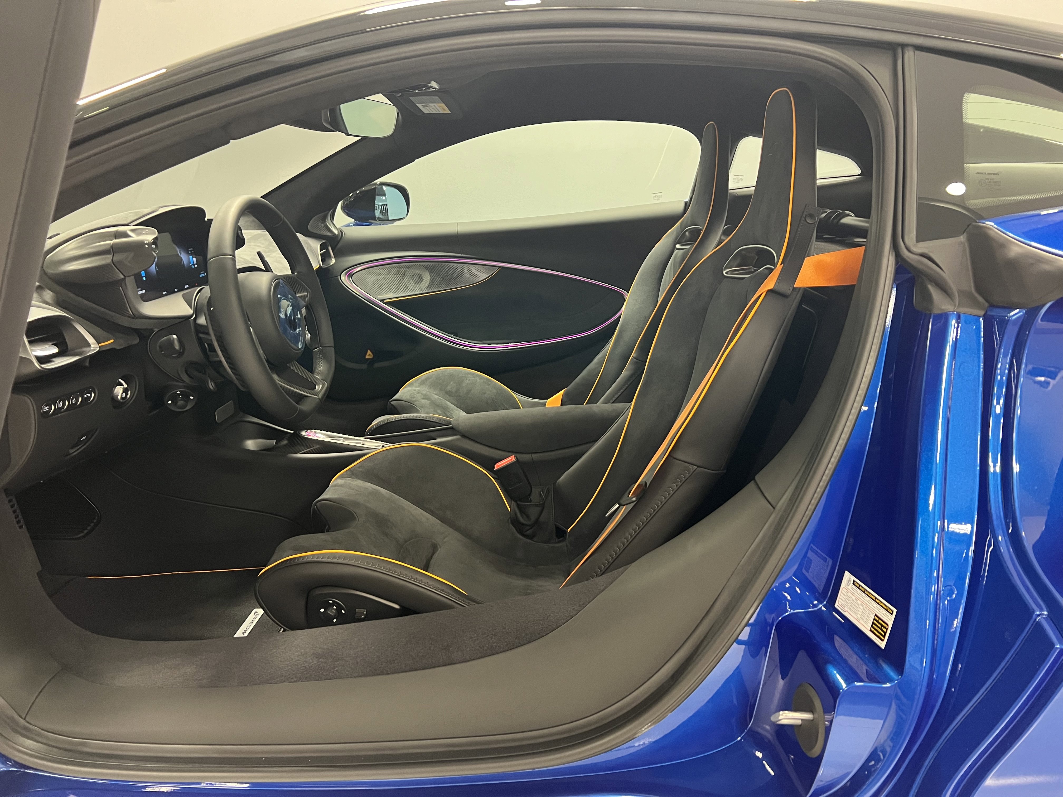 Used 2024 McLaren Artura image 11