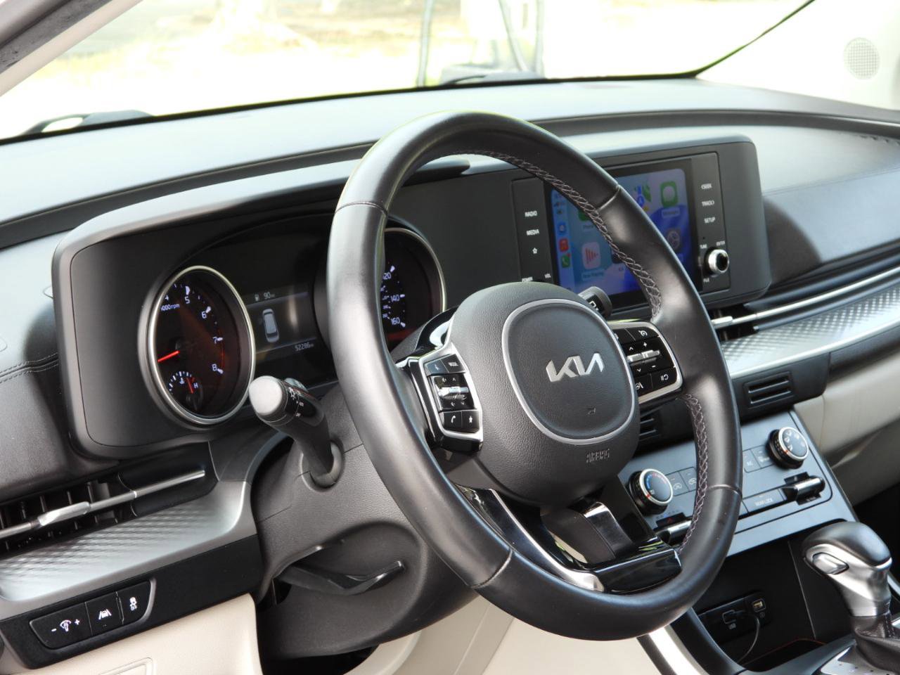 Used 2022 Kia Carnival LX FWD image 52