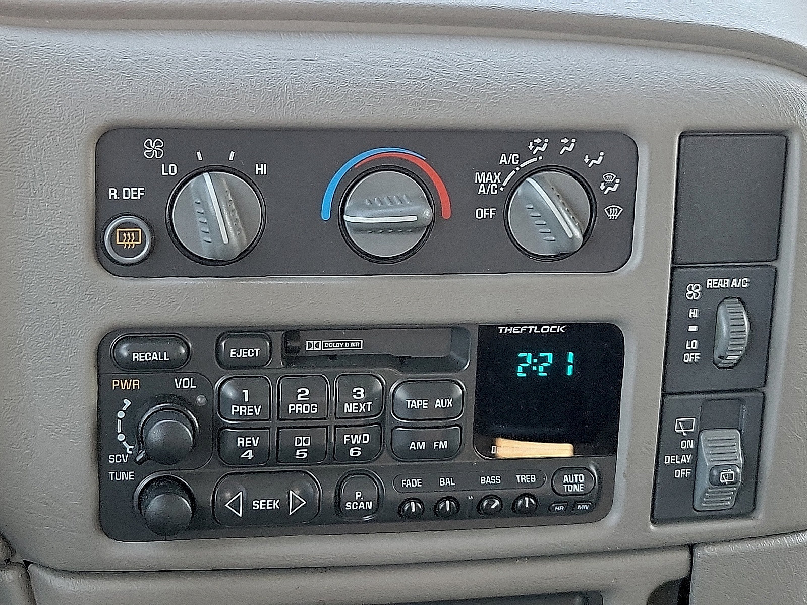 Used 2003 GMC Safari Passenger w/ SLT Preferred Equipment Group RWD image 13