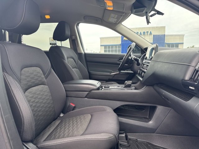 Used 2023 Nissan Pathfinder S image 21