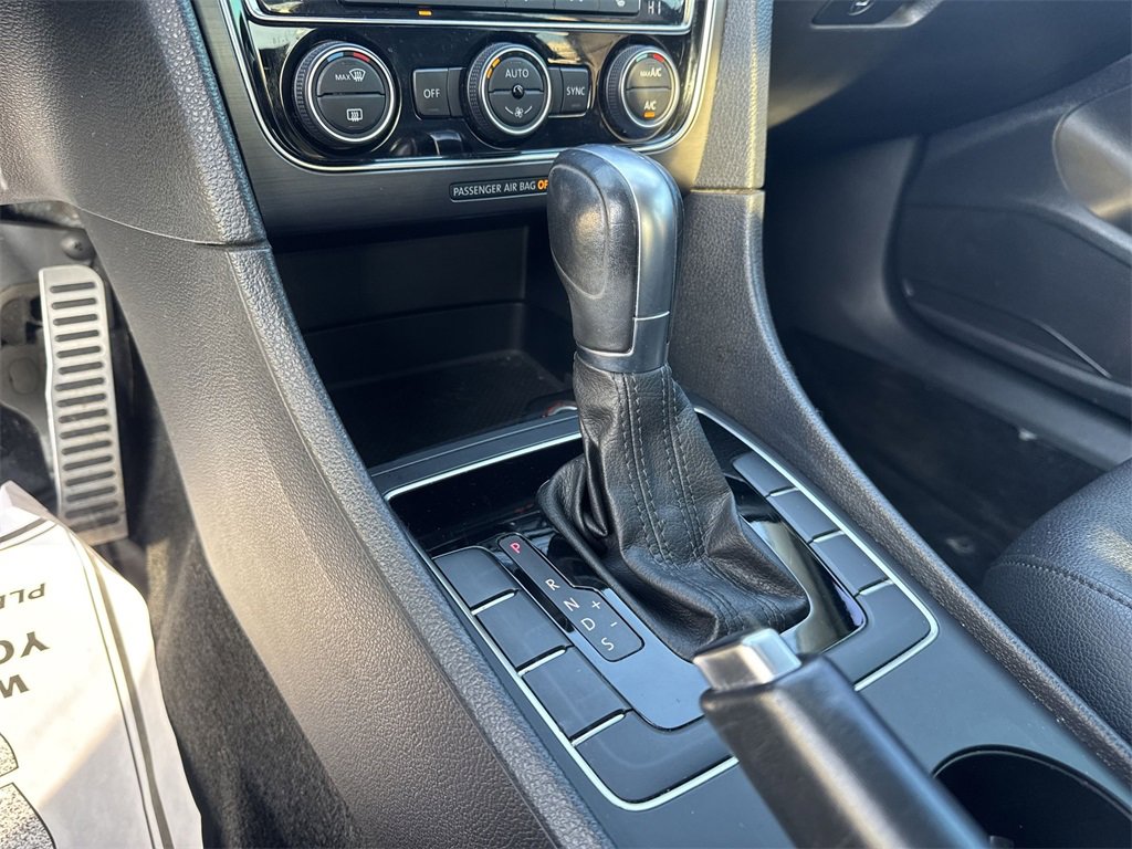 Used 2017 Volkswagen Passat 1.8T R-Line image 19