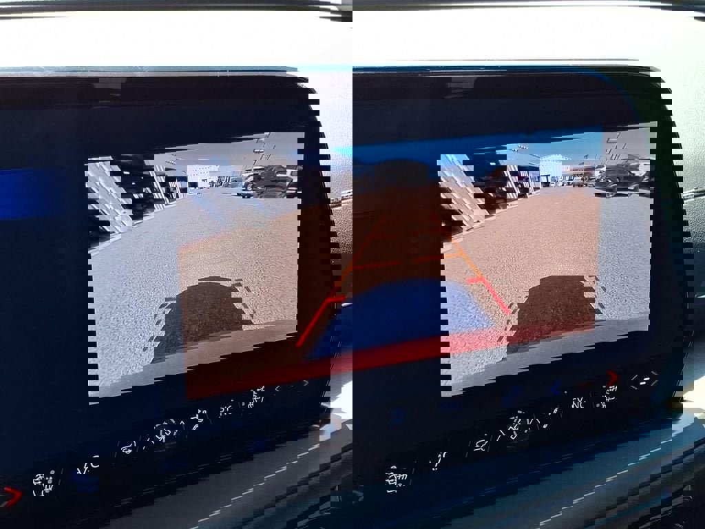 New 2026 Chevrolet Traverse LT image 21