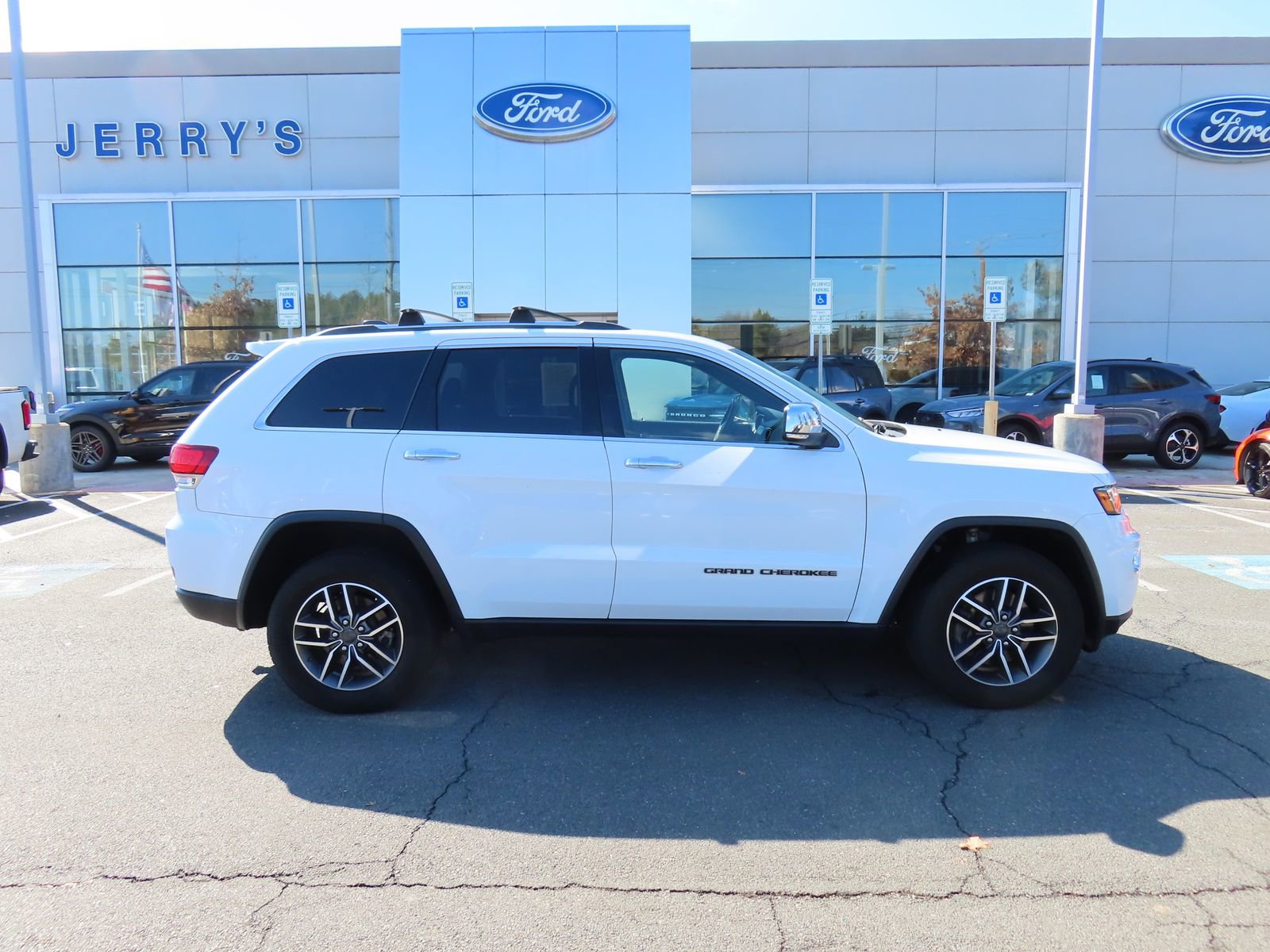 Used 2021 Jeep Grand Cherokee Limited w/ Luxury Group II image 4