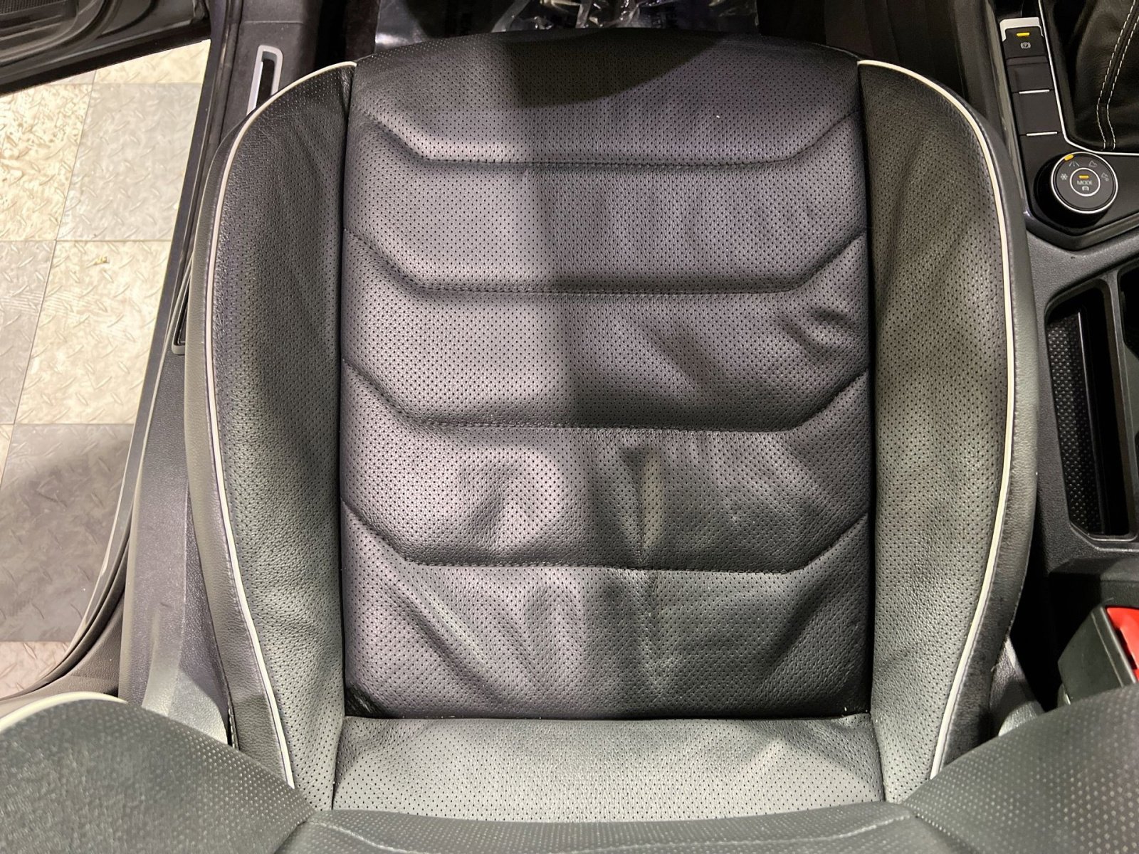 Used 2024 Volkswagen Tiguan SEL R-Line image 21