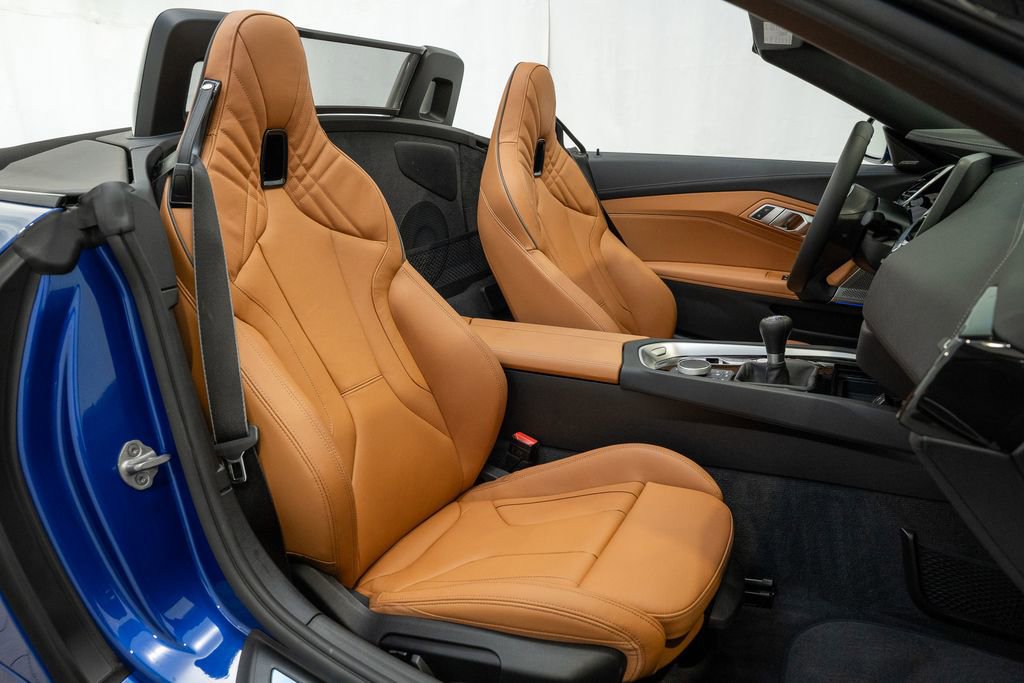 Used 2025 BMW Z4 M40i w/ Edition image 13