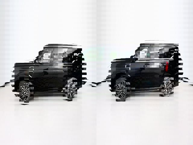 New 2025 Nissan Armada SL w/ Captain's Chari Seat Package image 8