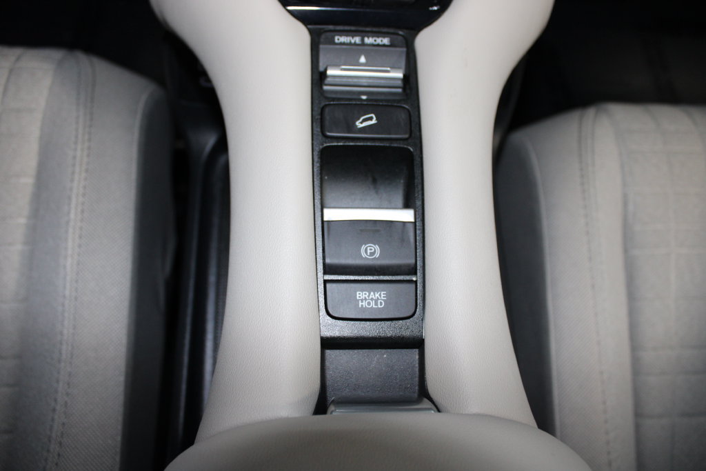 Certified 2024 Honda HR-V LX image 17