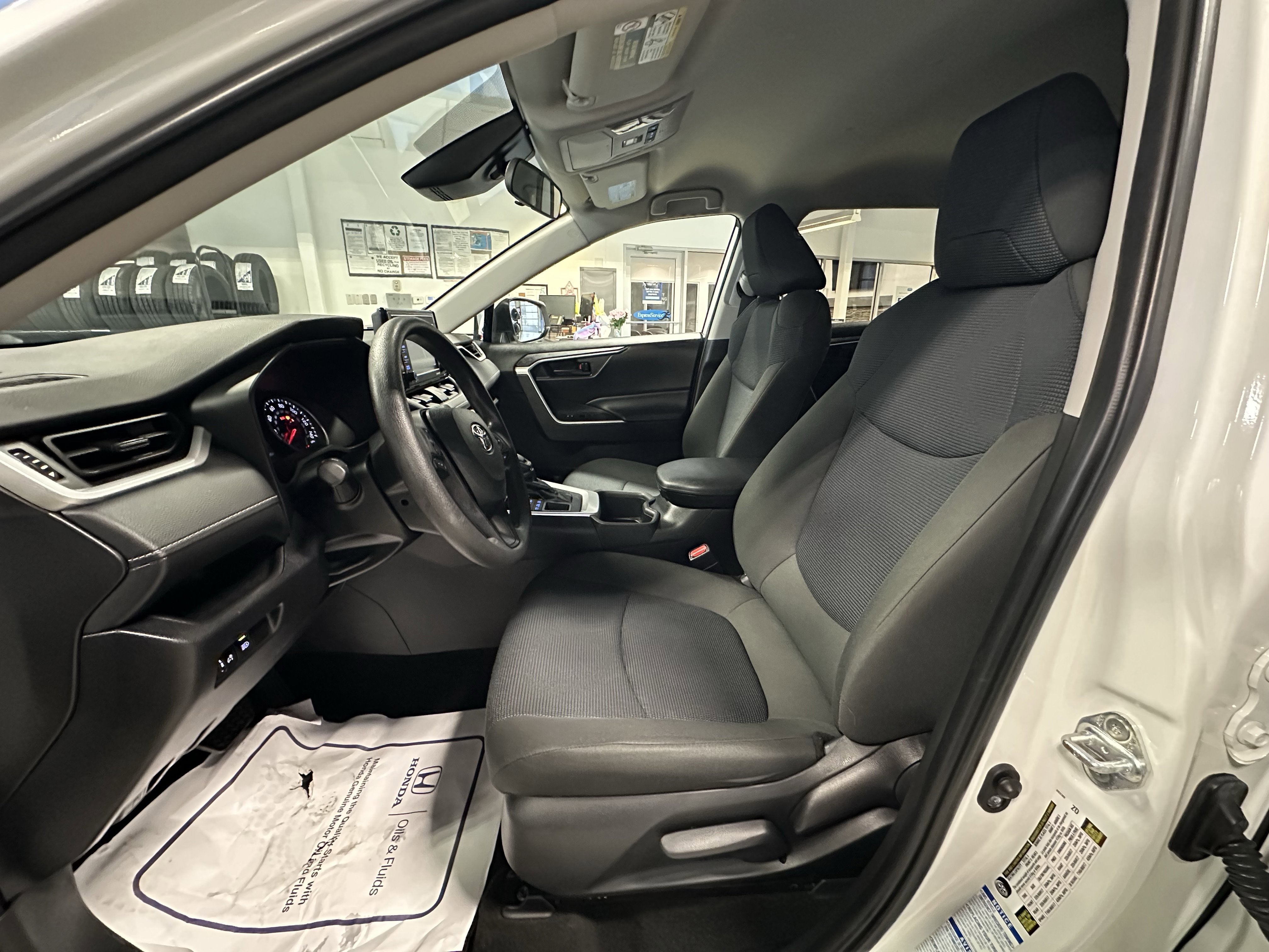 Used 2022 Toyota RAV4 LE w/ Carpet Mat Package (TMS) image 8