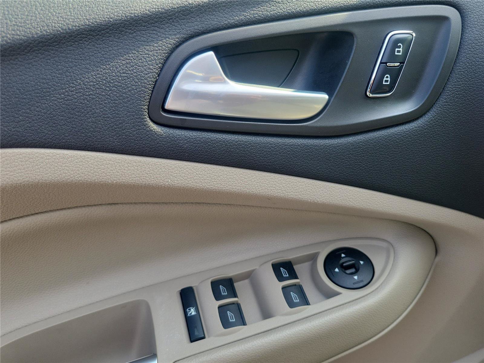 Used 2016 Ford Escape SE FWD image 22