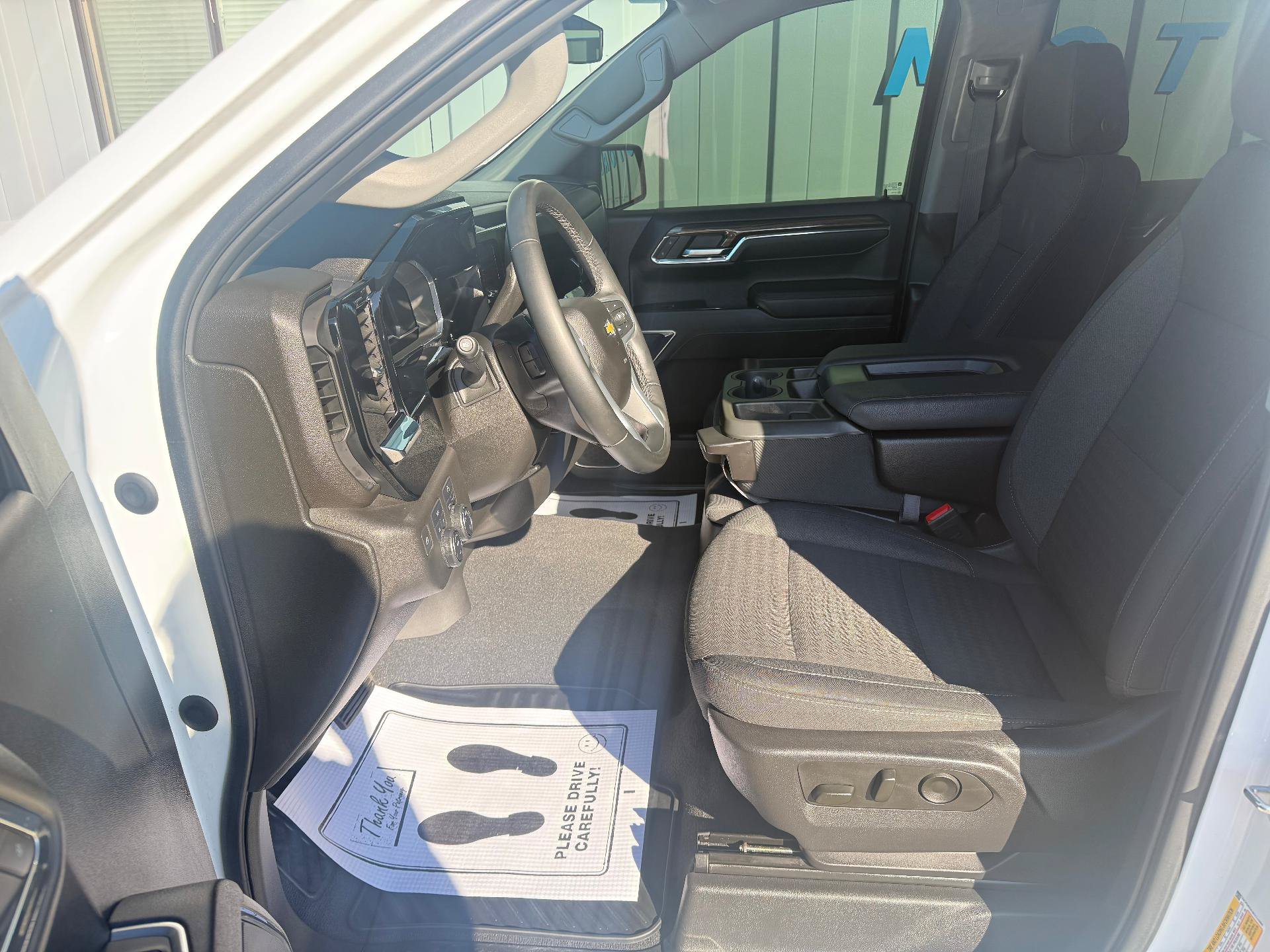 Used 2024 Chevrolet Silverado 1500 LT AWD/4WD image 10