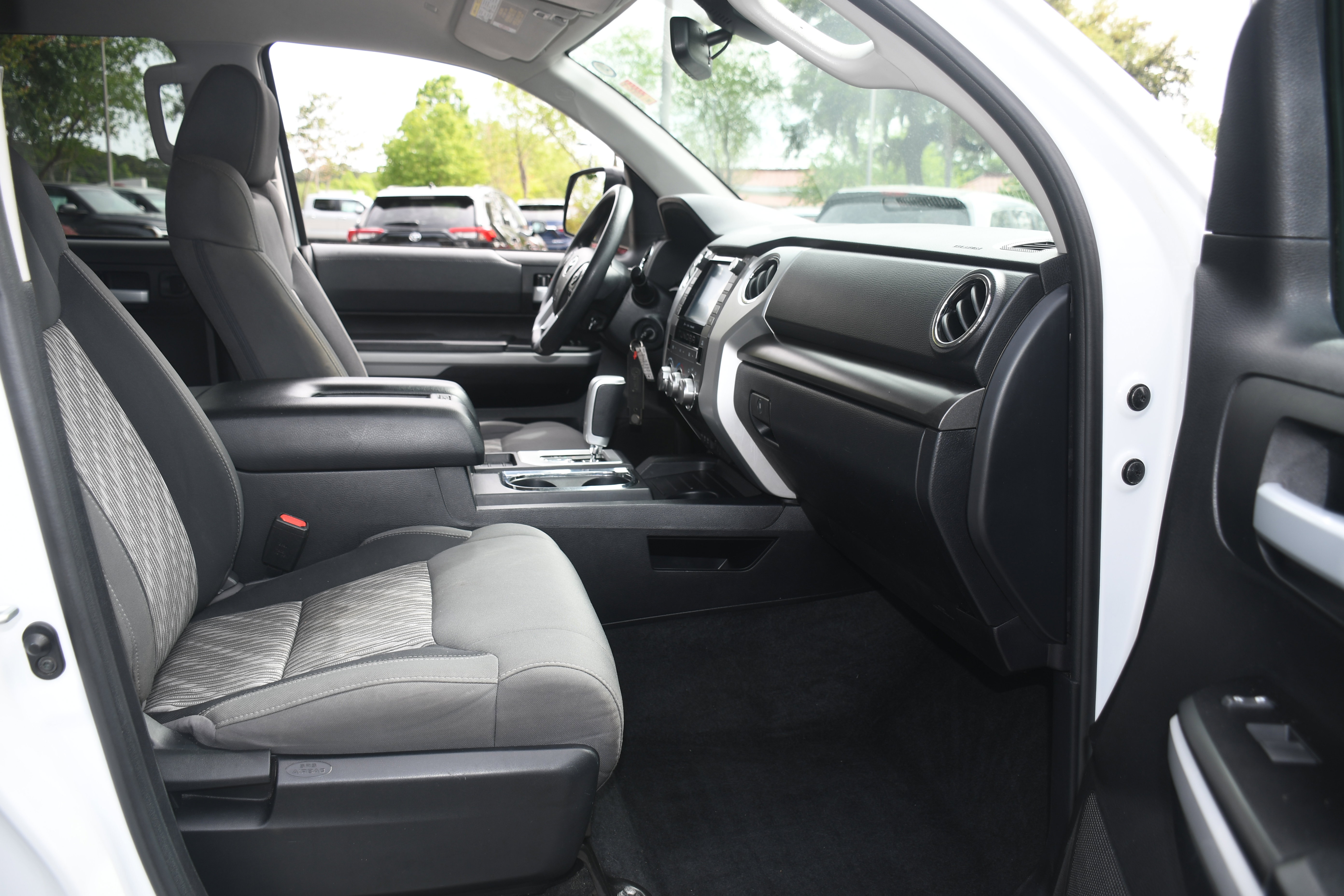 Used 2021 Toyota Tundra SR5 w/ SR5 Upgrade Package RWD image 18