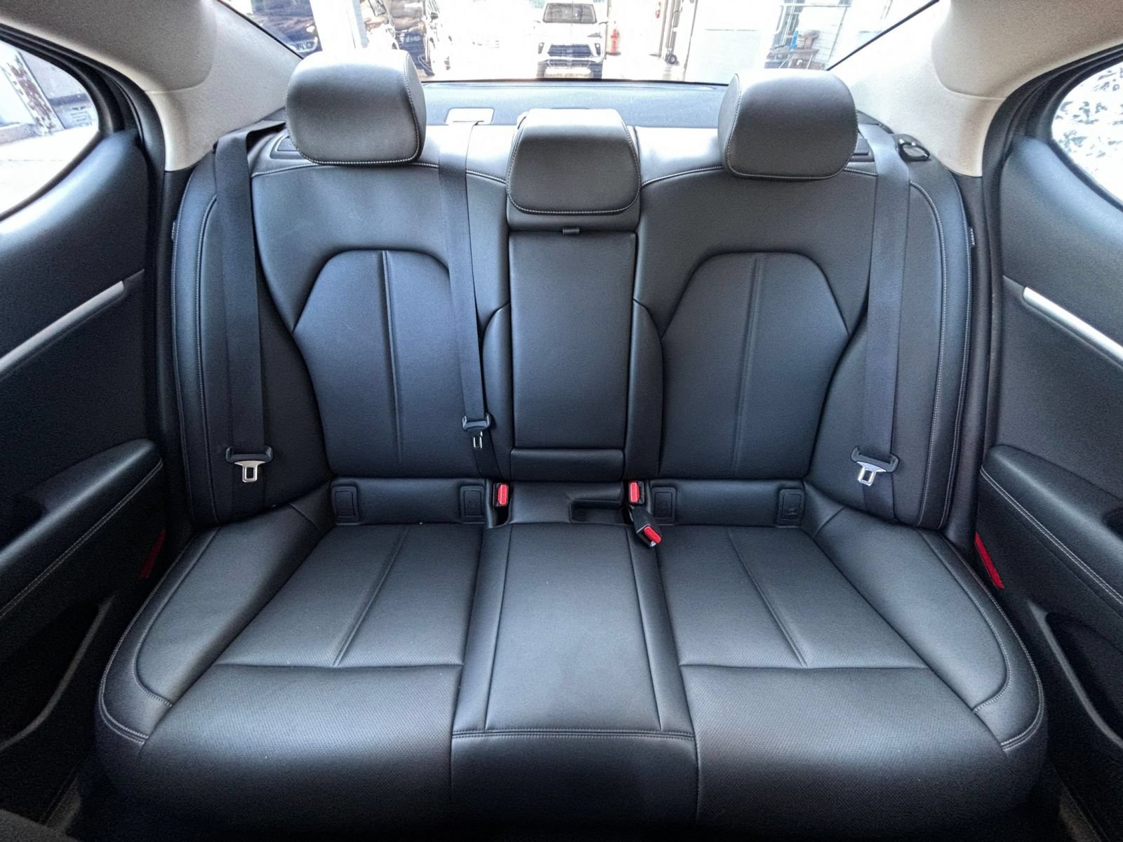 Used 2025 Genesis G70 2.5T AWD/4WD image 39