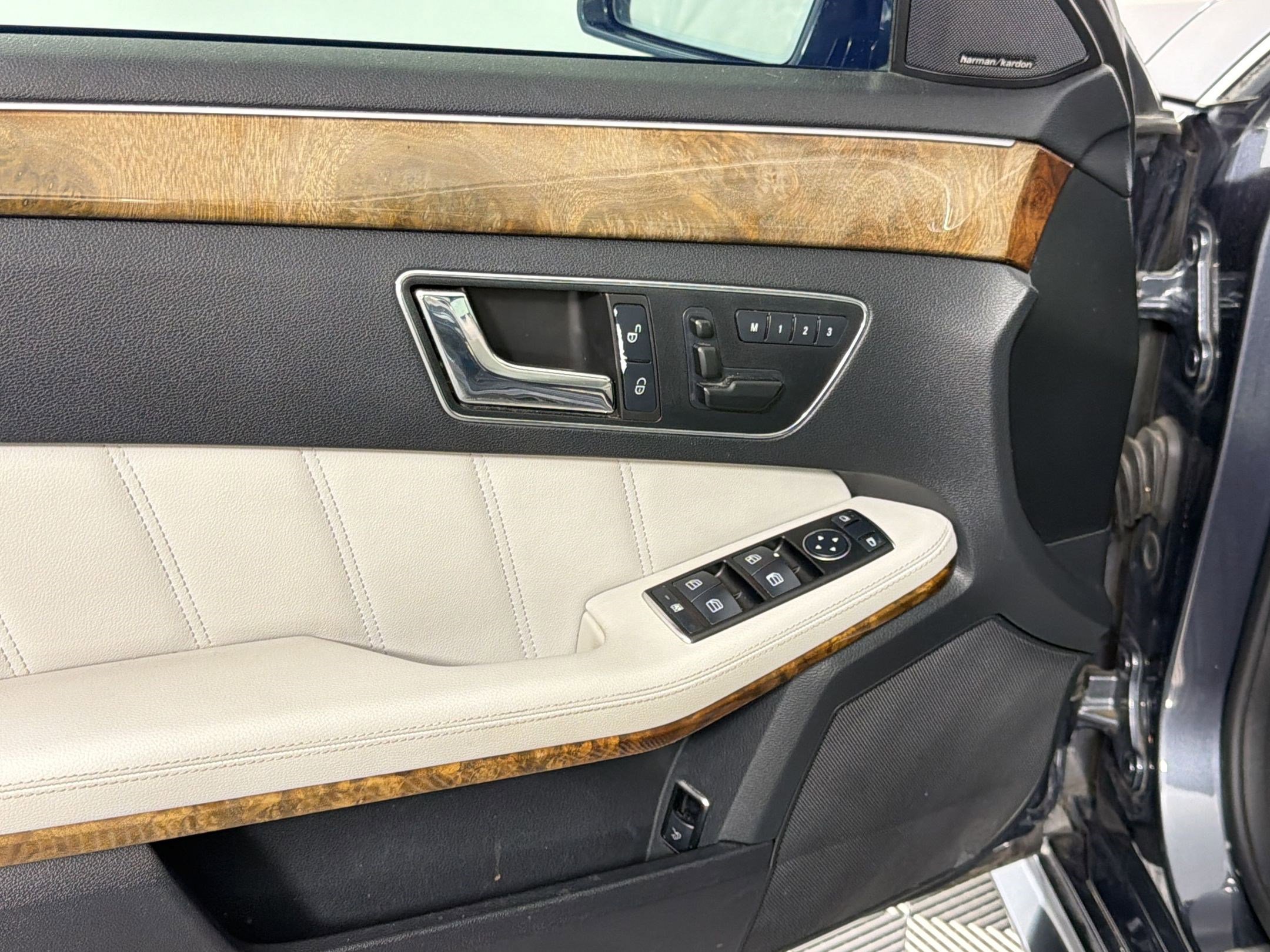 Used 2011 Mercedes-Benz E 350 BlueTEC Sedan image 15