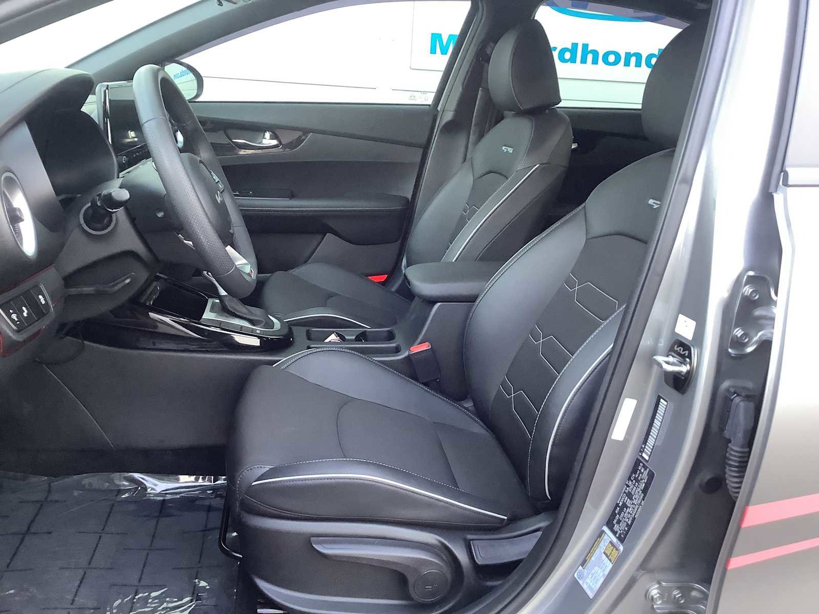 Used 2024 Kia Forte GT-Line w/ GT-Line Premium Package image 11