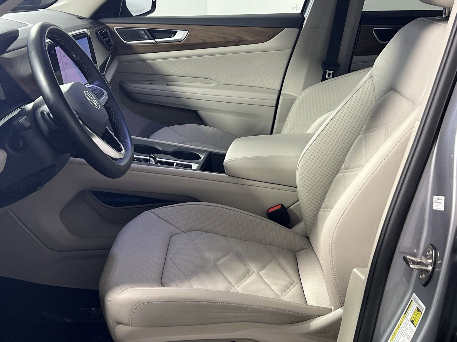 Used 2025 Volkswagen Atlas SE image 12