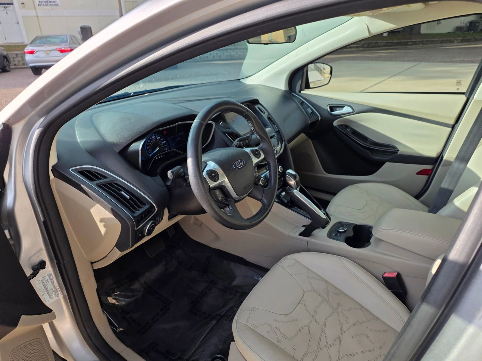 Used 2013 Ford Focus Electric Hatchback FWD image 3