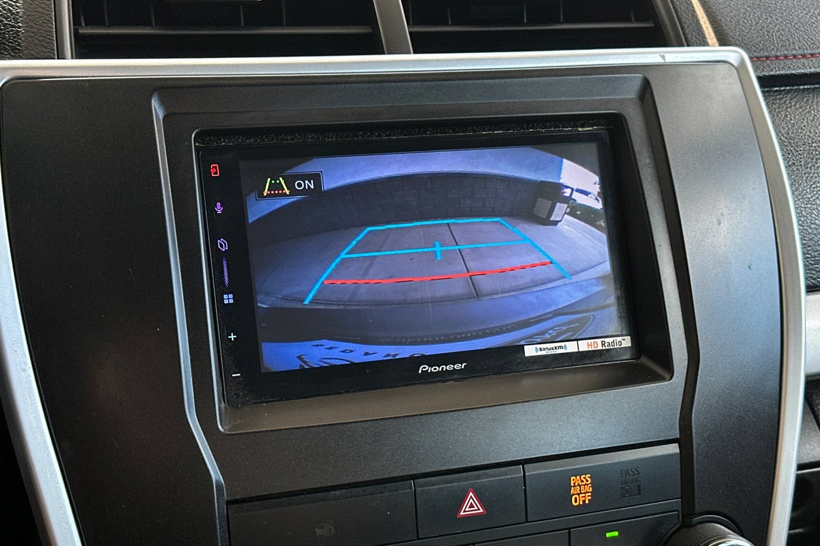 Used 2015 Toyota Camry SE w/ Moonroof Package FWD image 17